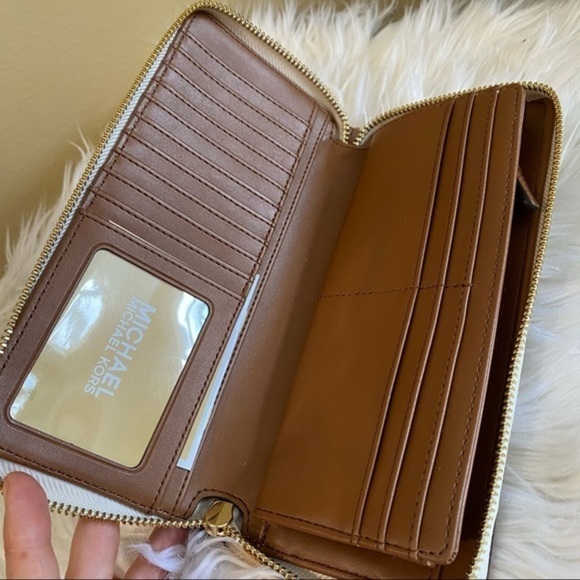 New Michael Kors jet set travel large continental wallet - Picture 3 of 8